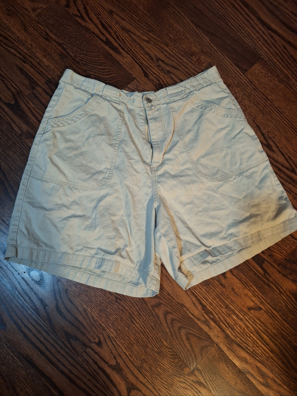 Shorts - Picture 7 of 8